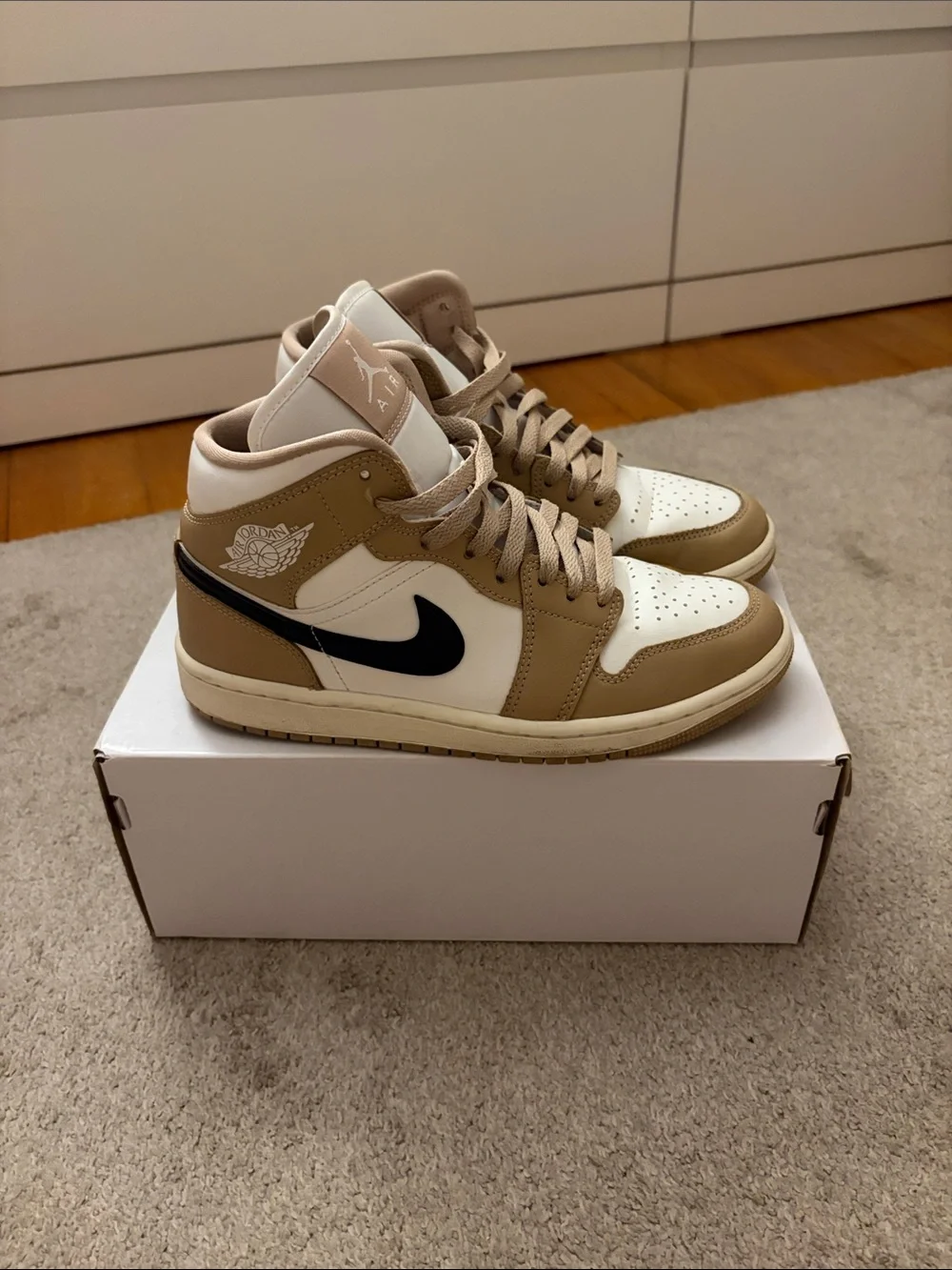 Nike Women’s Air Jordan 1 Mid